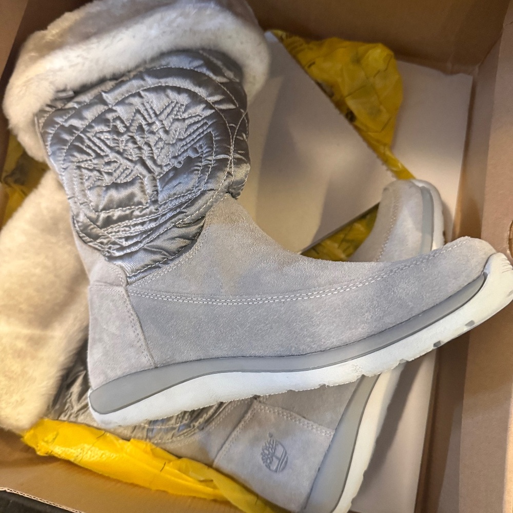 Brand new pillow timberland kids 4.5